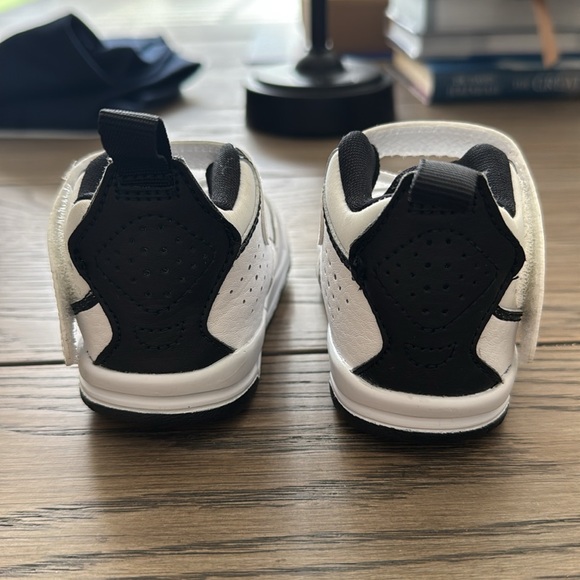 NWOT Toddler Jordan Sneakers - Picture 4 of 8